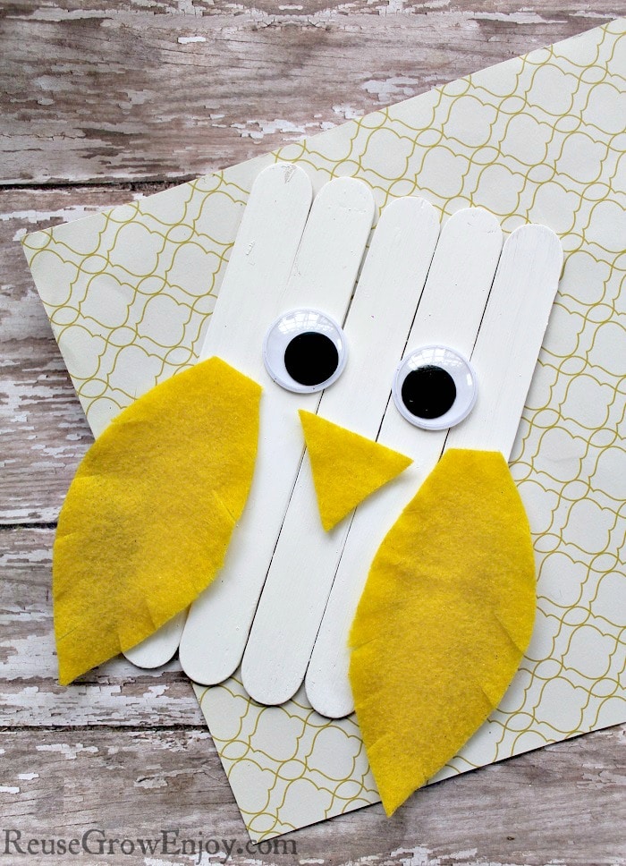 Check out this easy cute craft stick craft you can do with the kids. You can even reuse / upcycle popsicle sticks to make it! 