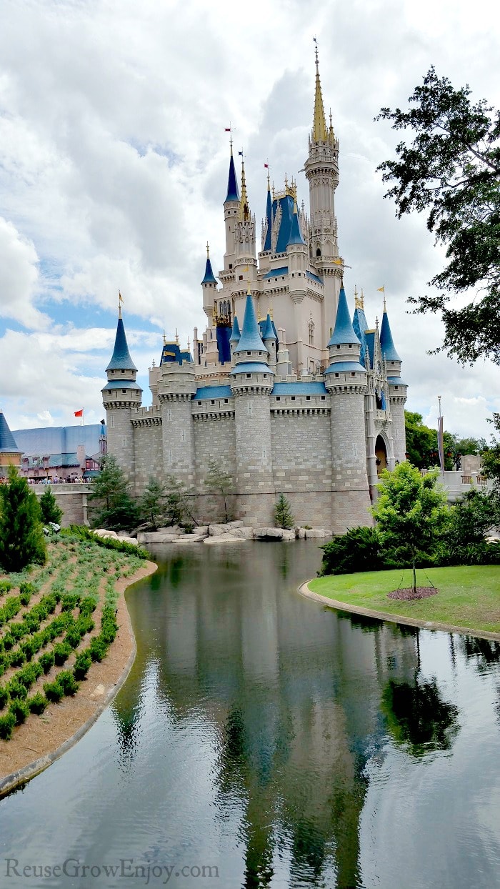 Taking a trip to Disney and wondering if the price of a Park Hopper ticket is worth the extra money over a regular one park ticket? This post is for you!