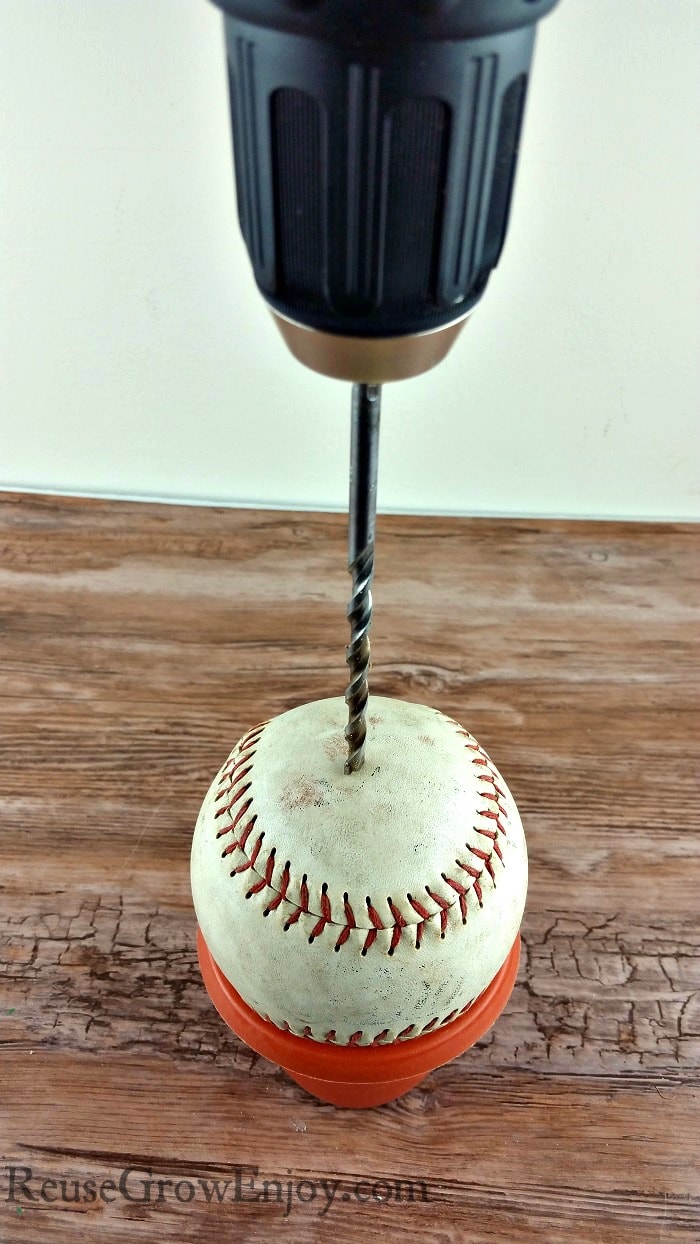 diy-baseball-wreath-upcycled-from-old-balls-reuse-grow-enjoy