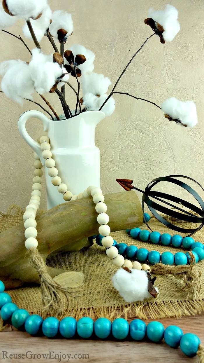 Do you like the look of farmhouse decor? I do too! However it can be pricey to buy sometimes. Check out this Farmhouse Decor - DIY Wood Farmhouse Beads!