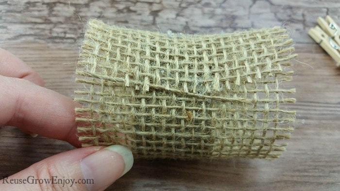 DIY Burlap Napkin rings - Burlap Kitchen