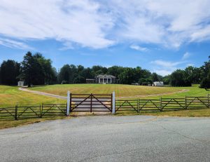 James Madison's montpelier house with green grass and trees