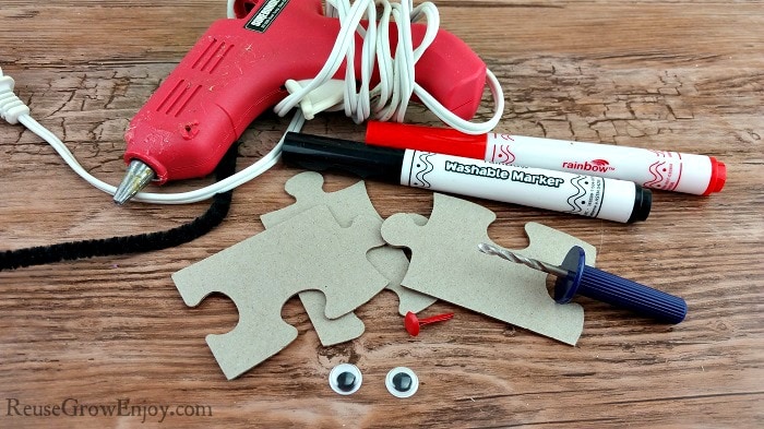 All the supplies you will need to make this adorable ladybug puzzle craft!