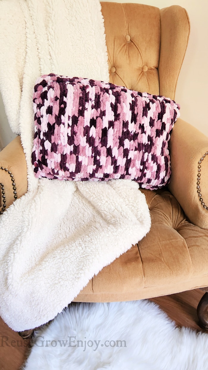 How To - DIY Pillow Chair