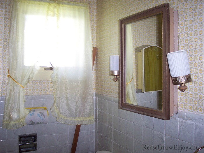 Are you wanting to redo the bathroom but don't have a lot of money to do it? You will be shocked how much you can do to remodel with a really small budget. Check out this frugal DIY bathroom remodel for some tips.