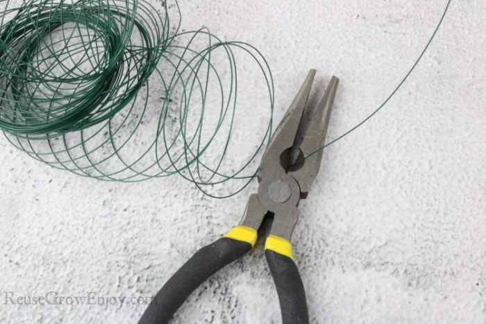 Pliers cutting wire
