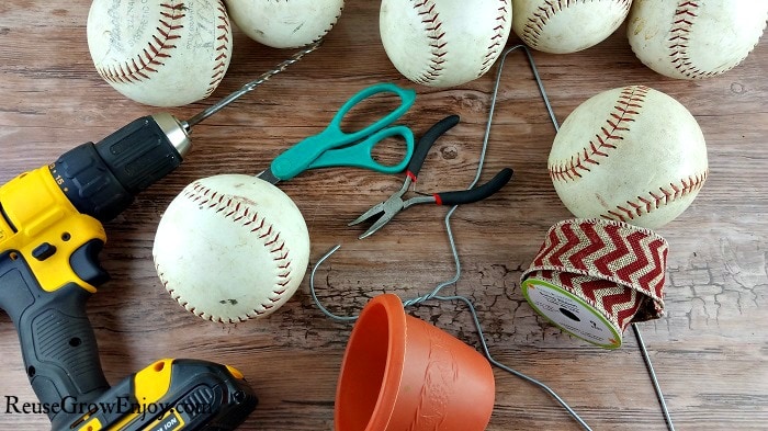 Diy Baseball Wreath Upcycled From Old Balls Reuse Grow Enjoy