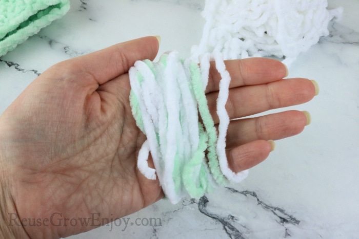 yarn wrapping around hand